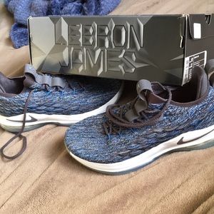 LeBron 15 Low ‘Signal Blue’